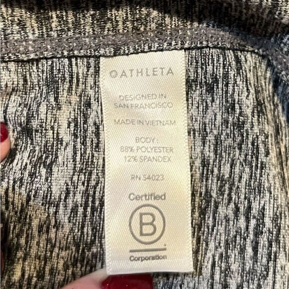 ATHLETA Hooded Pullover Long Sleeved Knit Shirt
Gray Women's Size XXS - Picture 3 of 4